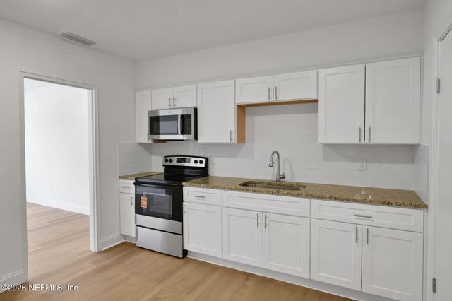 3701 COPPER Circle E, Jacksonville, FL 32207