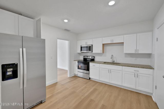 3701 COPPER Circle E, Jacksonville, FL 32207