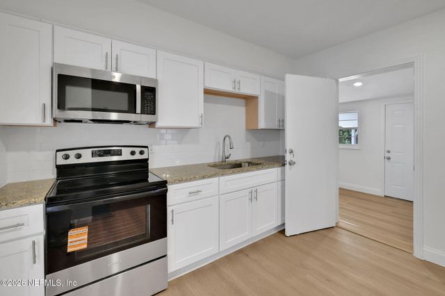 3701 COPPER Circle E, Jacksonville, FL 32207