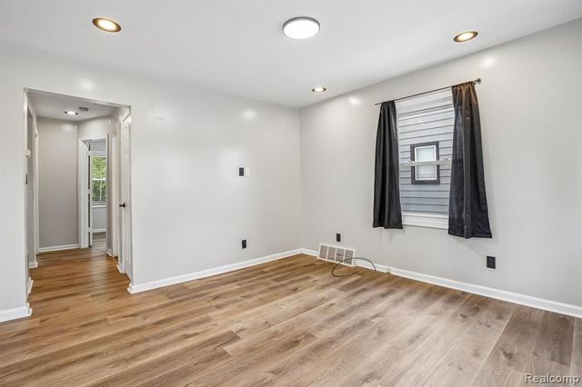 19120 Woodside Street, Harper Woods, MI 48225