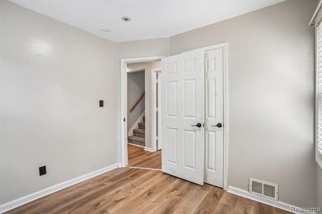 19120 Woodside Street, Harper Woods, MI 48225