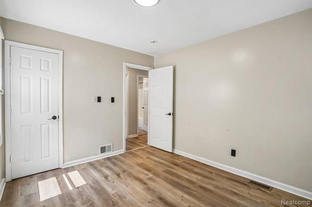 19120 Woodside Street, Harper Woods, MI 48225