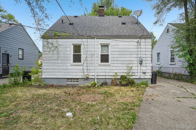 19120 Woodside Street, Harper Woods, MI 48225