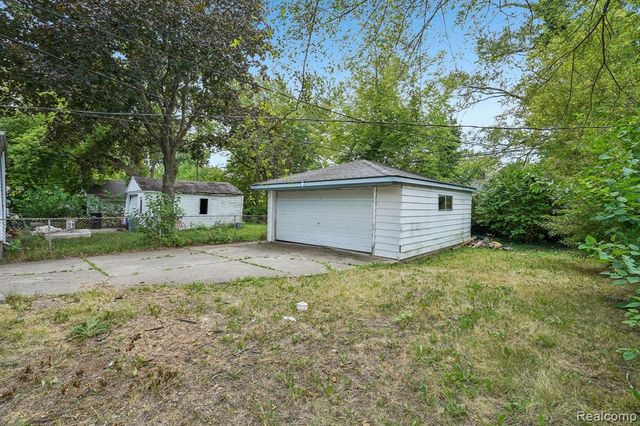 19120 Woodside Street, Harper Woods, MI 48225