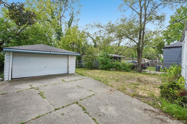 19120 Woodside Street, Harper Woods, MI 48225