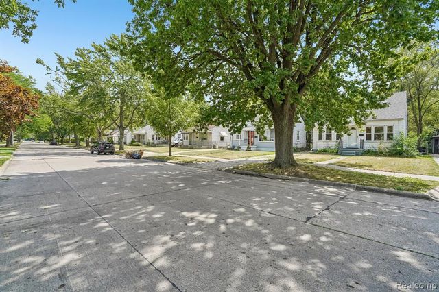 19120 Woodside Street, Harper Woods, MI 48225