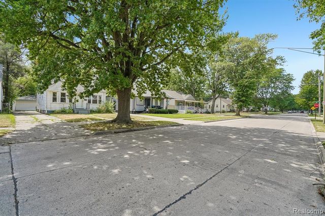 19120 Woodside Street, Harper Woods, MI 48225