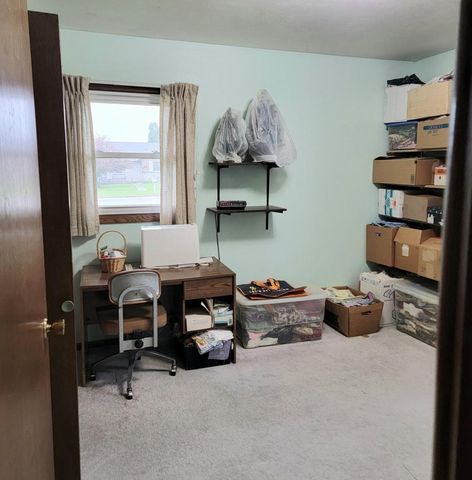 1818 Woodridge ROAD, West Bend, WI 53095