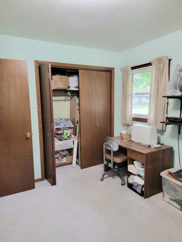 1818 Woodridge ROAD, West Bend, WI 53095