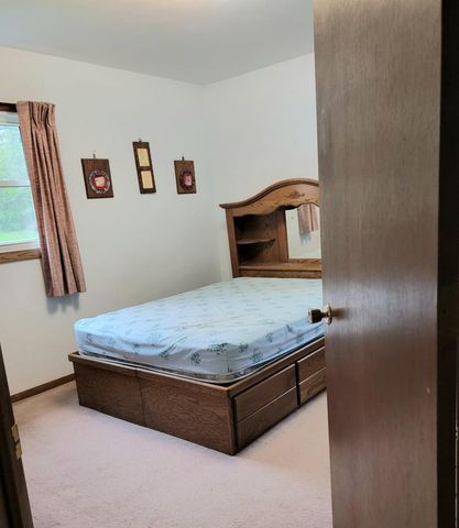 1818 Woodridge ROAD, West Bend, WI 53095