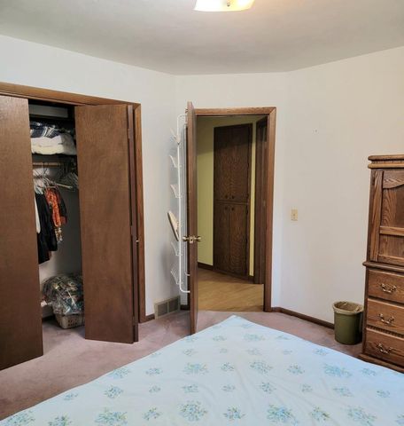 1818 Woodridge ROAD, West Bend, WI 53095