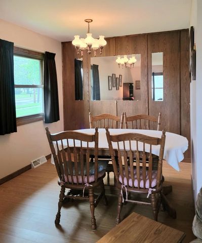 1818 Woodridge ROAD, West Bend, WI 53095