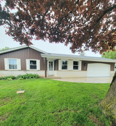 1818 Woodridge ROAD, West Bend, WI 53095