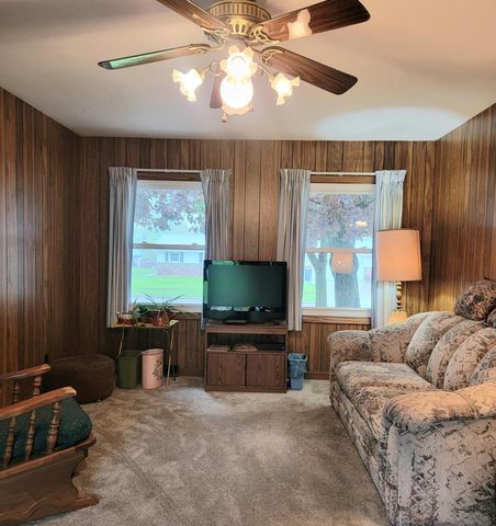 1818 Woodridge ROAD, West Bend, WI 53095
