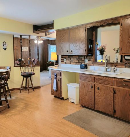 1818 Woodridge ROAD, West Bend, WI 53095