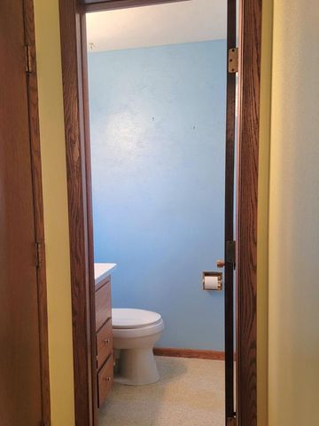 1818 Woodridge ROAD, West Bend, WI 53095