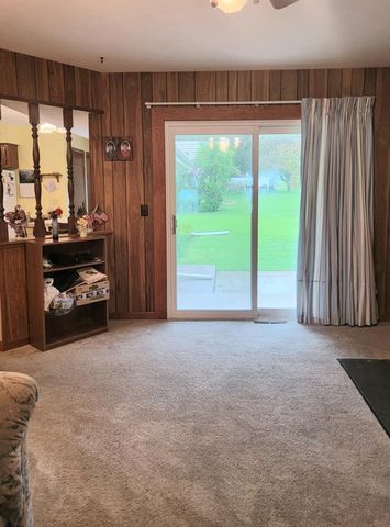 1818 Woodridge ROAD, West Bend, WI 53095