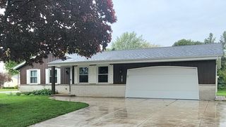 1818 Woodridge ROAD, West Bend, WI 53095