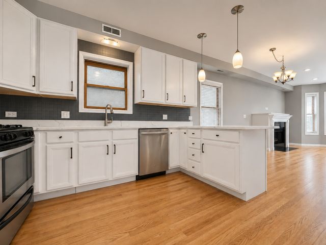 1966 W Diversey Parkway 2, Chicago, IL 60614