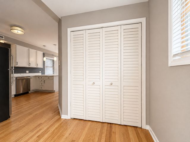 1966 W Diversey Parkway 2, Chicago, IL 60614