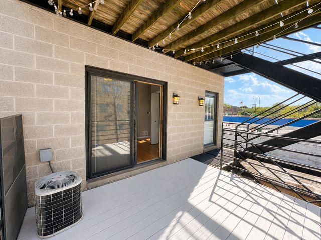 1966 W Diversey Parkway 2, Chicago, IL 60614