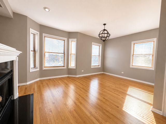 1966 W Diversey Parkway 2, Chicago, IL 60614