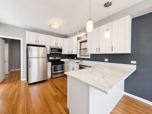1966 W Diversey Parkway 2, Chicago, IL 60614