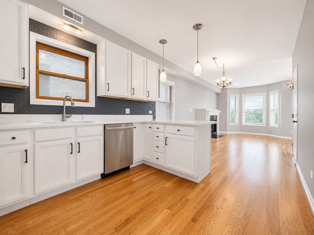 1966 W Diversey Parkway 2, Chicago, IL 60614
