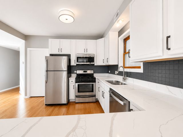 1966 W Diversey Parkway 2, Chicago, IL 60614