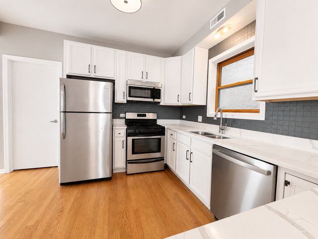 1966 W Diversey Parkway 2, Chicago, IL 60614