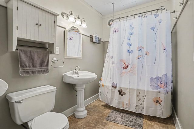 73 E 21st Street, Holland, MI 49423