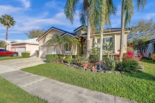 8712 NW 76th Dr, Tamarac, FL 33321
