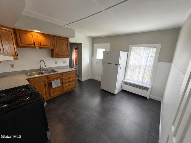 422 4th Avenue, Troy, NY 12182
