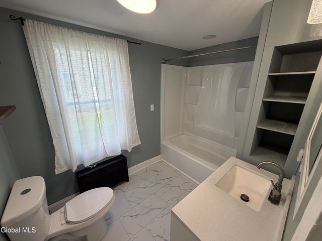 422 4th Avenue, Troy, NY 12182