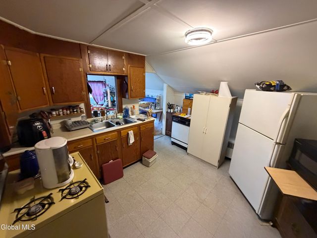 422 4th Avenue, Troy, NY 12182