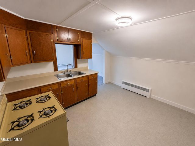 422 4th Avenue, Troy, NY 12182