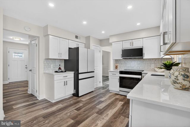 5502 BUGGY WHIP DR, Centreville, VA 20120