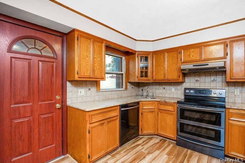 89 Catherine Avenue, Franklin Square, NY 11010 — photo 2