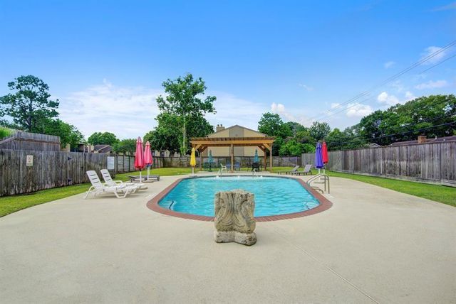 2833 Seaside Drive, Seabrook, TX 77586