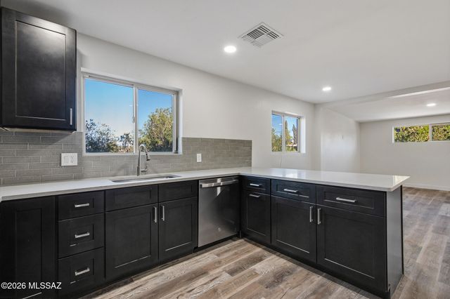 2229 W Window Rock Drive, Tucson, AZ 85745