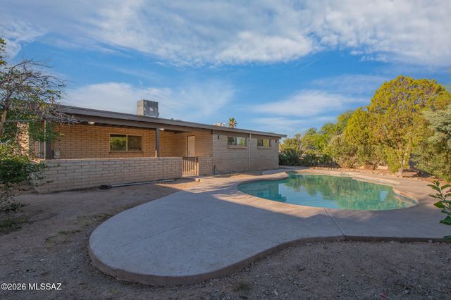 2229 W Window Rock Drive, Tucson, AZ 85745