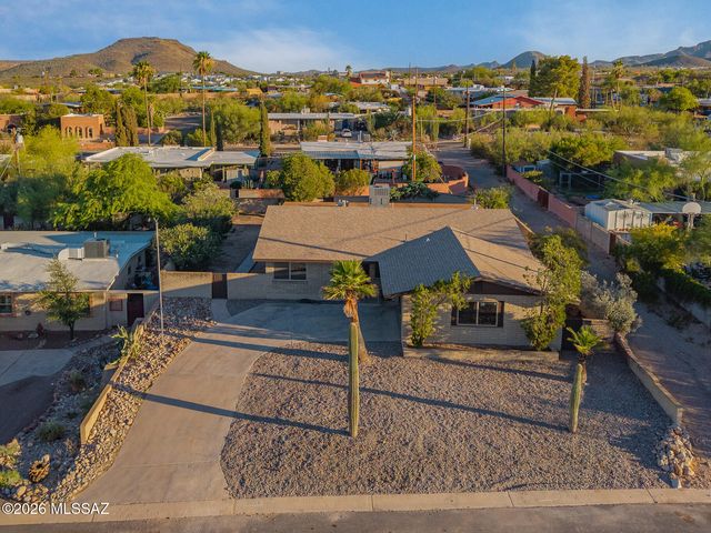 2229 W Window Rock Drive, Tucson, AZ 85745