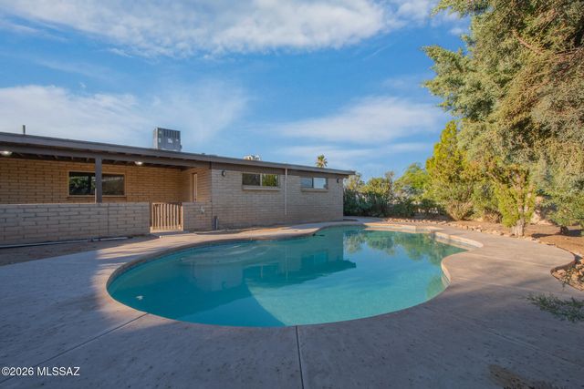 2229 W Window Rock Drive, Tucson, AZ 85745