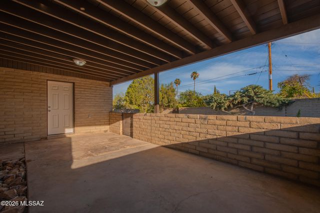 2229 W Window Rock Drive, Tucson, AZ 85745