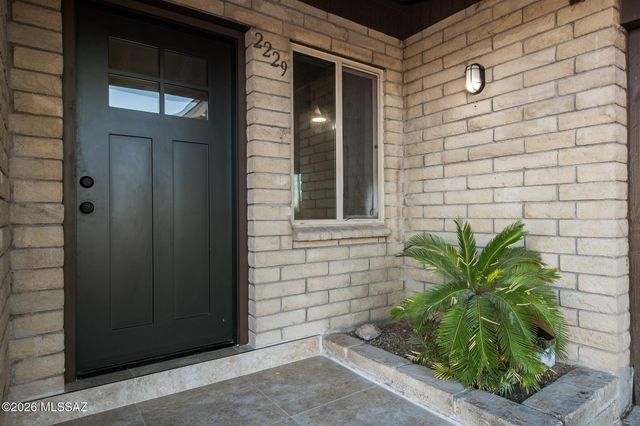 2229 W Window Rock Drive, Tucson, AZ 85745