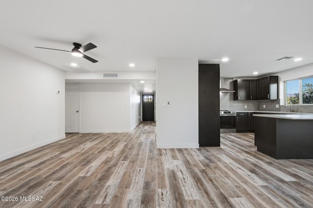2229 W Window Rock Drive, Tucson, AZ 85745