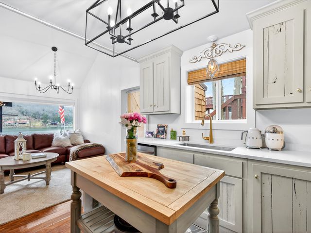 784 Lake Logan Rd, Ardmore, TN 38449