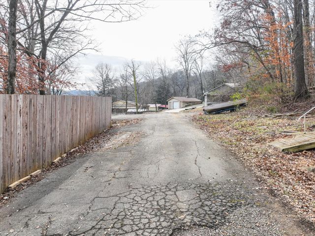 784 Lake Logan Rd, Ardmore, TN 38449