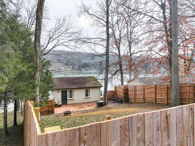 784 Lake Logan Rd, Ardmore, TN 38449