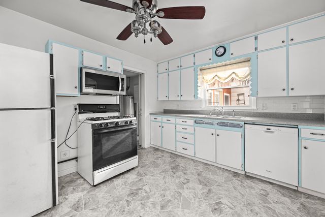 209 17th Street E, Milan, IL 61264